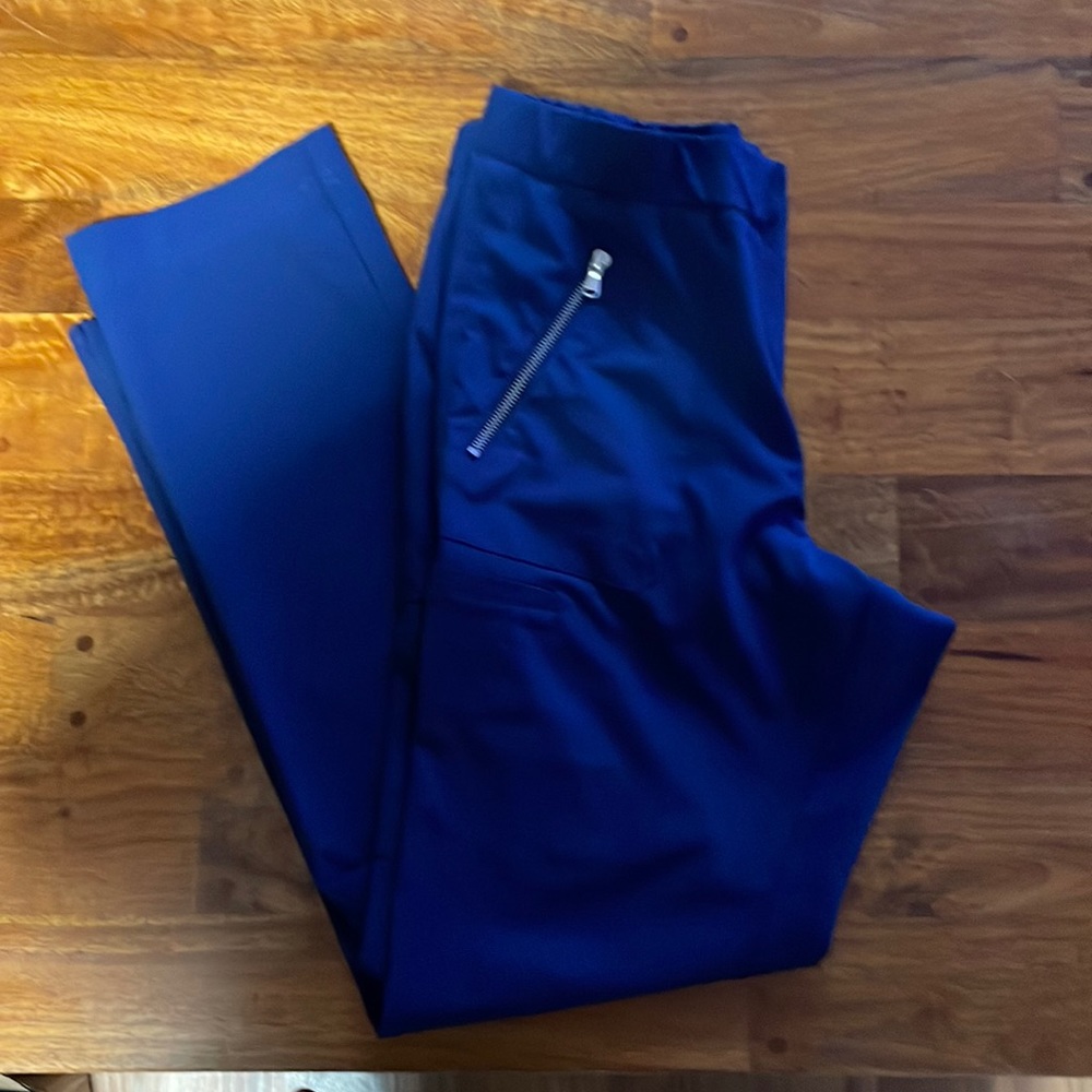 Material Girl Medium navy scrub set